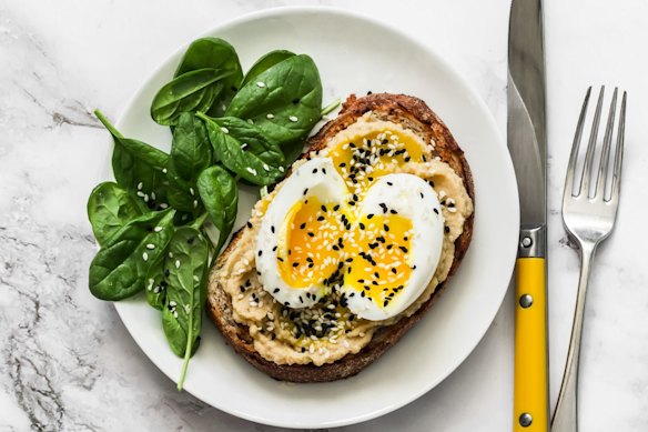 Eggs and hummus on toast makes an easy-to-prepare high-protein meal. 