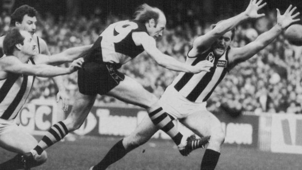 Kevin Bartlett playing his 400th game against Collingwood in 1983.