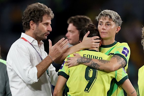 Joe Montemurro consoles his players.