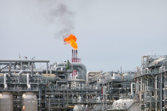 Federal government plans to financially support new gas power generation will discourage private investment in new projects and cause electricity prices to rise, a Senate inquiry has heard. 