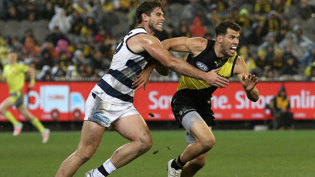 Tigers captain Trent Cotchin gets the ball away on his non-preferred side. 