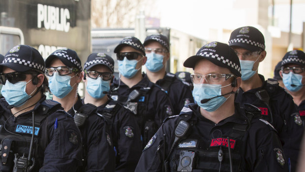 Police confront anti-lockdown protesters at Chadstone Shopping Centre, the site of Melbourne's largest recent outbreak.