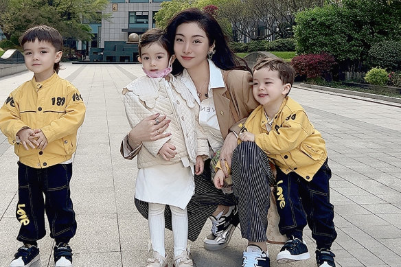 Li Xueke her with her children. She traveled to Thailand for IVF treatment because of China’s restrictions.