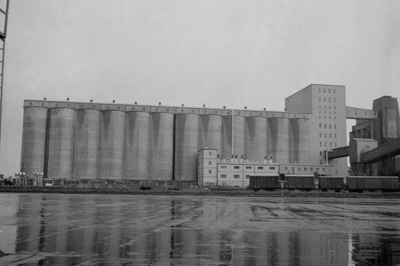 The Fremantle grain silos in 1964. 