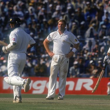 Shane Warne is frustrated as VVS Laxman and Rahul Dravid bat their way to a record partnership at Eden Gardens.
