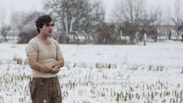 Adriano Tardiolo as the titular Lazzaro.