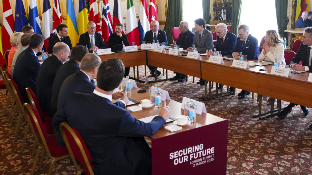 Líderes mundiais na garantia da nossa futura cúpula na Lancaster House, em Londres.