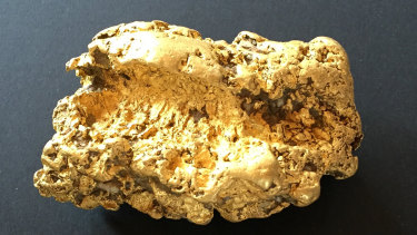 A gold nugget discovered by a prospector on the outskirts of Ballarat last year that is worth about $130,000. 