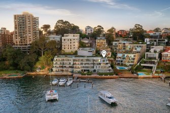 Di Yerbury has sold her apartment in the block of 12 known as The Anchorage.