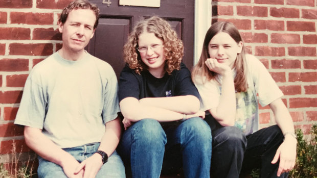 Lisa Harvey-Smith with her father Dave and sister Cassie at home in Wethersfield, Essex, in 2000.