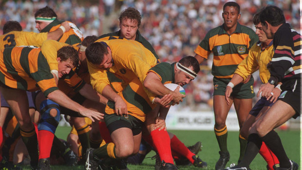 The Wallabies in an alternate strip take on Romania at the 1995 Rugby World Cup.