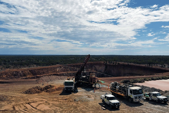 Drilling at Javelin Minerals Eureka Pit, north of Kalgoorlie in Western Australia.