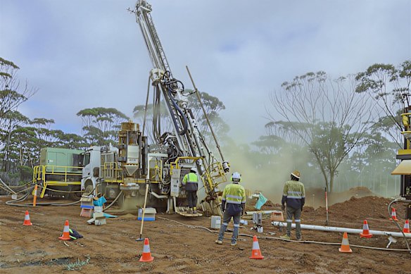 Reverse circulation drilling at Zenith Minerals’ Dulcie gold project in WA. 