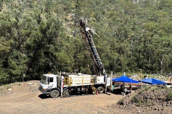 Larvotto Resources is diamond drilling high-grade gold zones at Bakers Creek. 