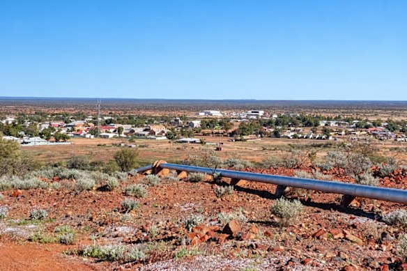 Golden Dragon Mining has kicked off drilling at its Cue gold project in Western Australia’s prolific Murchison region. The project sits 60km north of the township of Cue (pictured).