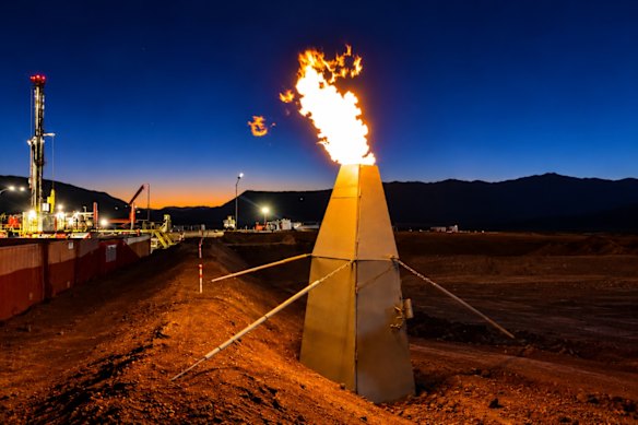 Gas flare burning at TMK Energy’s Gurvantes XXXV pilot well project in Mongolia’s South Gobi Basin as the company reports new gas production records.