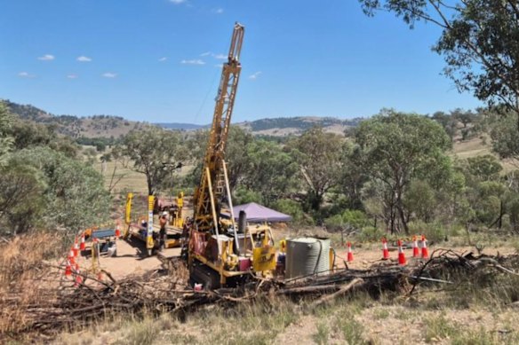 Titleline Drilling’s diamond rig conducting phase one drilling at Kuniko Limited’s Commonwealth project in NSW.