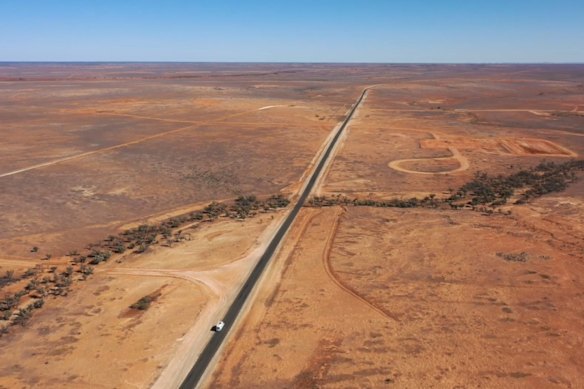 A new independent report has finalised design and modest costings for a deep exploration well to be drilled at its massive Rickerscote hydrogen, helium and natural gas target in South Australia’s remote Officer Basin, possibly by the end of the year.