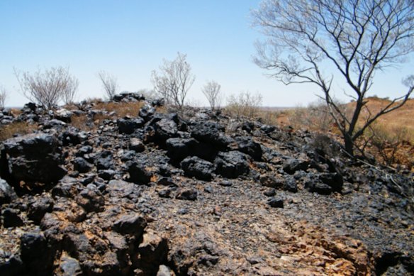 Massive manganese outcrop in Litchfield Minerals’ Lucy Creek prospect in the NT.