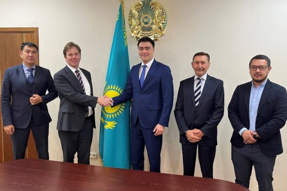 Vice-Minister of Industry and Infrastructural Development of the Republic of Kazakhstan, Iran Sharkhan, centre, meets the Sarytogan Graphite delegation in Astana.