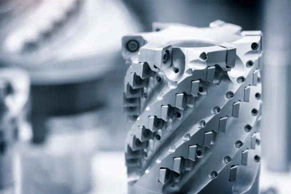 Tungsten from deposits such as Vikings Mines’ Linka project is used in tungsten carbide cutting tools due to its unusually high melting point, as well as in the defence, aerospace, electronics and manufacturing sectors. 