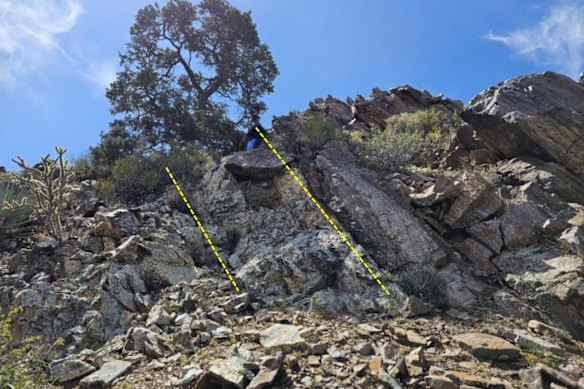 A large, 2-metre-wide felsite dyke located 4km southwest of Dateline Resources’ Colosseum gold and rare earth project in California shares the same orientation and alteration style as the existing mineralised open pits.