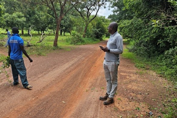 Castle Minerals’ geologists conducting reconnaissance across the highly prospective Niellé gold project, highlighting ease of access to the prospective site.
