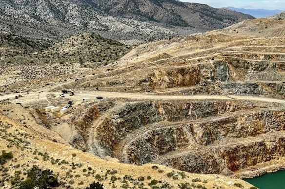 Dateline Resources’ Colosseum gold and rare earths project in the US state of California is almost within a slingshot from MP Materials’ huge Mountain Pass mine, the only operating rare earths mine in the US.