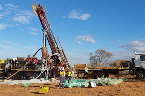 Great Southern Mining is gearing up to drill deep holes into its Duketon gold project and the company’s East Laverton platinum group element play with the help of $337,500 in WA State Government funding.