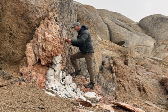 Field operations at Dalaroo Metals’ Blue Lagoon rare earths project in southern Greenland, where structural mapping has defined potential hard-rock source zones.