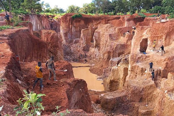 Aurum Resources’ Boundiali project includes impressive areas of historic and ongoing artisanal near-surface, open pit gold mining which serve as strong evidence of gold anomalism along some of the major structural trends.