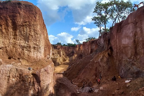 Extensive artisanal open pit gold workings attest to the prospectivity of Aurum Resources’ Boundiali gold project in Côte d’Ivoire, West Africa.