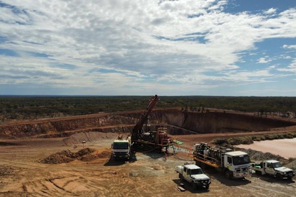Javelin Minerals has kicked off a 3000m reverse circulation drilling program at its Eureka gold project, 50km north of Kalgoorlie in WA’s Eastern Goldfields.
