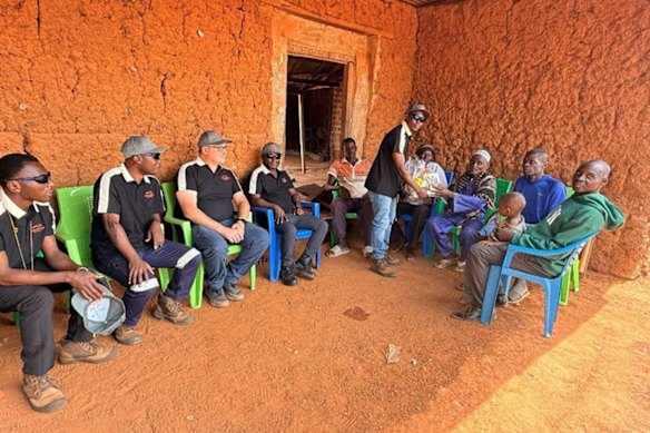 Dalaroo Metals chief executive officer John Morgan engaging with the local community at its Bondoukou gold project in Côte d’Ivoire.