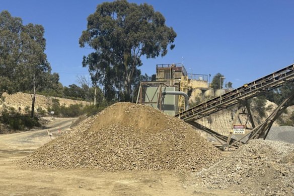 Kaiser Reef has plans to process stockpiles of mullock material from the company’s Victorian Maldon operation to complement production from its Henty gold mine in Tasmania, boosting total gold production.
