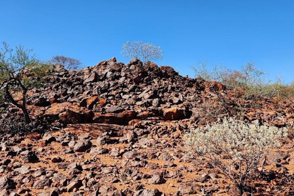 An ironstone ridge at Hastings Technology Metals’ Yangibana project in WA’s Gascoyne region, developed through weathering of the underlying rare earths-bearing ferro-carbonatite veins.