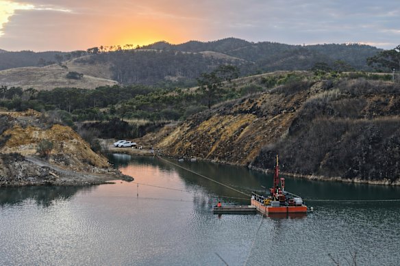QMines’ Rig 19 drilling from a barge in the flooded open pit at the Mt Chalmers project in Queensland. Drilling is also being undertaken around the open pit margins.