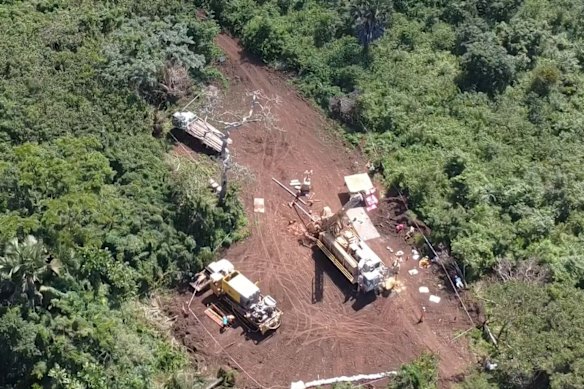 An aerial view of the reverse circulation rig on a drill pad at the Wilfred target at Dalaroo Metals’ Bondoukou Gold Ridge Project in Côte d’Ivoire.