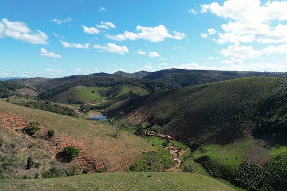 Axel Rare Earths Caladão Project is a 400km² tenement in the region of Minas Gerais in Brazil, known as ‘Lithium Valley’. It includes 25 sq km of mineralised rare earths strike with follow-up drilling planned to target a maiden mineral resource estimate.