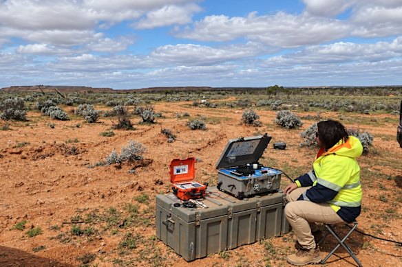 Broken Hill Gold’s induced polarisation geophysics survey is underway at its White Dam gold-copper project in South Australia.