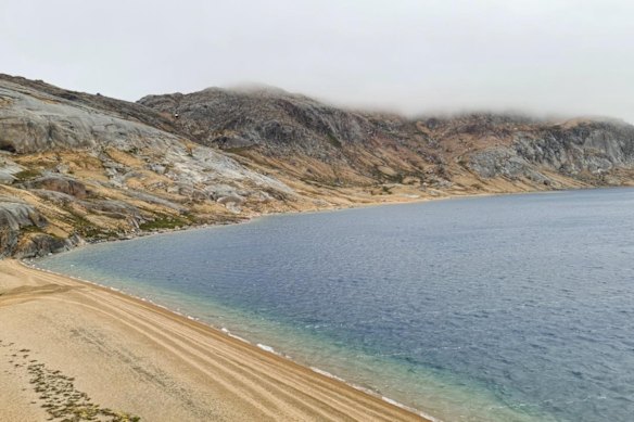 Dalaroo Metals Blue Lagoon project in southwest Greenland shows geological similarities to other major rare earths and critical elements deposits within 200km, including Kvanefjeld, Tanbreez and Motzfeldt. 