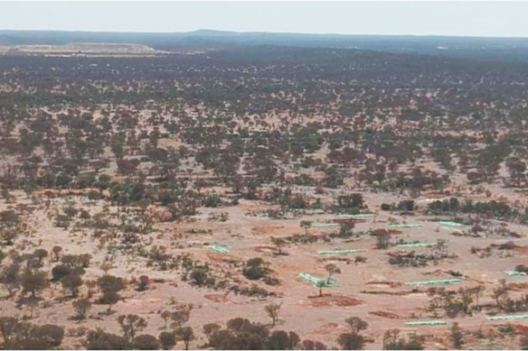 Great Southern Mining has sold its Southern Star mining licence in WA’s Eastern Goldfields to Regis Resources for up to $9 million. The licence sits just 3.5 kilometres south of Regis’s 390,000-ounce Ben Hur gold deposit.