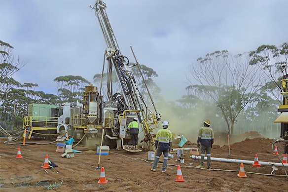 A reverse circulation rig at Zenith Minerals’ Dulcie Central prospect, where drilling has just wrapped up, with the company now assessing a maiden mineral resource at the prospect.