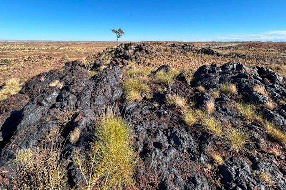 Outcropping manganese at Accelerate Resources’ Woodie Woodie North project is located just 55km north of Consolidated Minerals’ long-running Woodie Woodie manganese mine in the Pilbara.