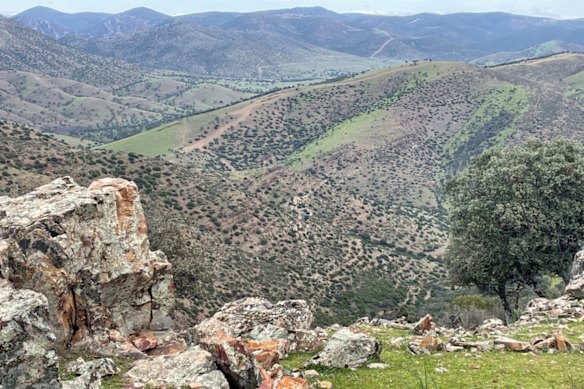 Outcropping mineralised seams at Osmond Resources’ Orión EU critical minerals project in Andalucía, Spain.
