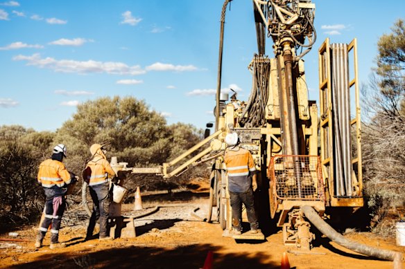 Reverse circulation drill rig on site at Platina Resources’ Sunrise Bore project in the well-endowed Laverton greenstone belt, 44 kilometres south of the town of Laverton in WA.