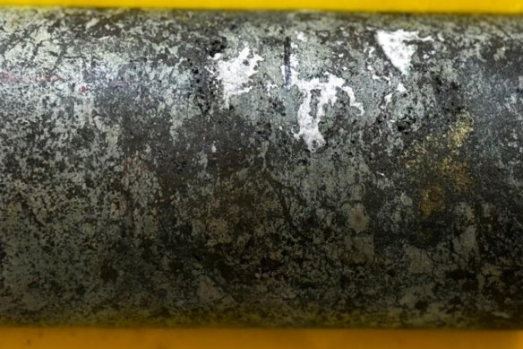 Strickland me<em></em>tals has recorded wide gold equivalent hits at its Medenovac prospect in Serbia.