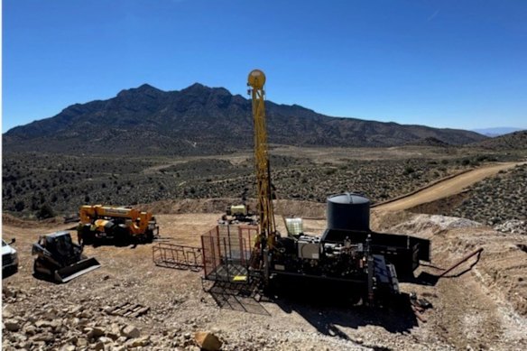Dateline Resources’ new track-mounted diamond rig in operation at its Colosseum project in California.