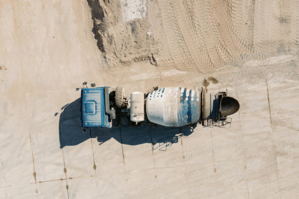 Dateline Resources has revealed a dual revenue strategy to supply Nevada’s burgeoning concrete industry from waste at its Colosseum gold project nearby.