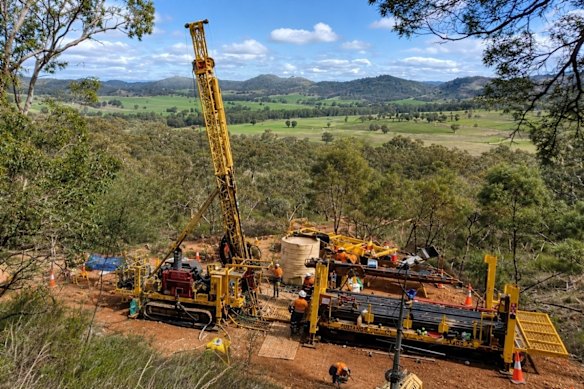 Kuniko Limited drill rig on site during phase two diamond drilling at its Commonwealth-Silica Hill project in the heart of the rich Lachlan fold belt in NSW. 